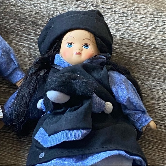 The Amish Boy Girl And Baby By Springford Porcelain 9” Tall - Picture 4 of 12